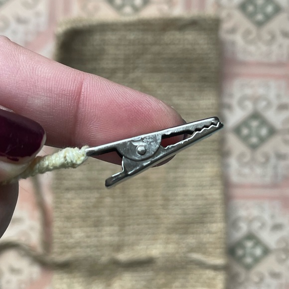 Handmade botanical resin art clip with macrame covered post - round bud 1A - Picture 5 of 9